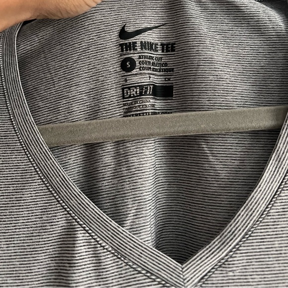 Nike V Neck Tee - Picture 3 of 3